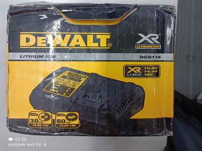 DEWAlt DCB115 充电器